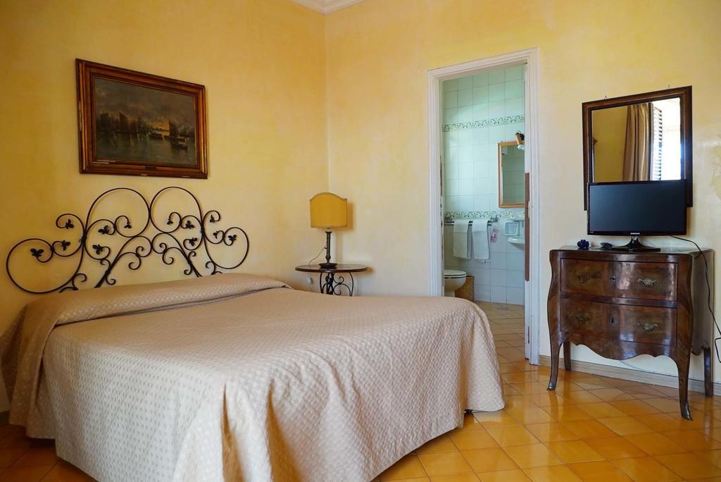 Bed & Breakfast Riviera Di Chiaia Turrisi 3*