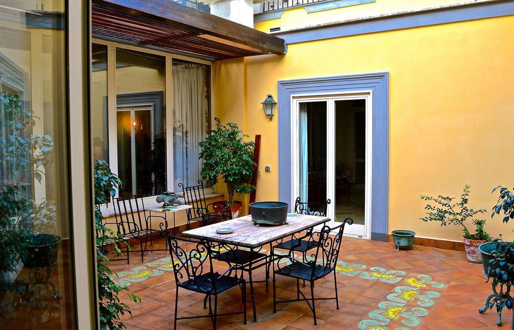 Bed & Breakfast Riviera Di Chiaia Turrisi Naples