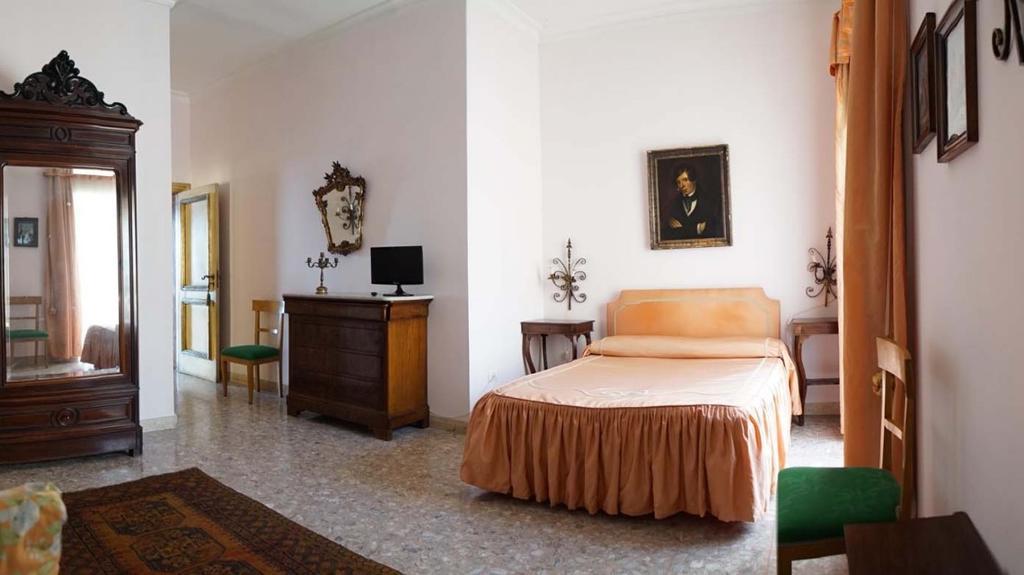 Riviera Di Chiaia Turrisi